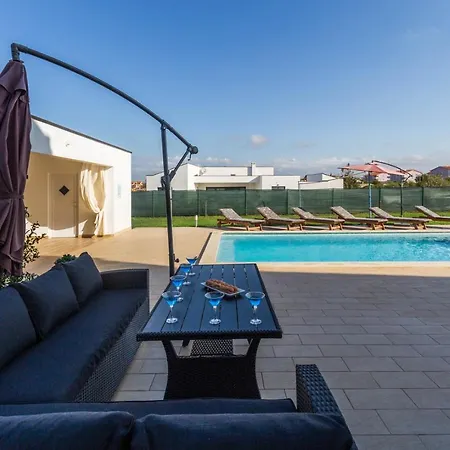 Beautiful Rampic With Private Pool Near The In Villa