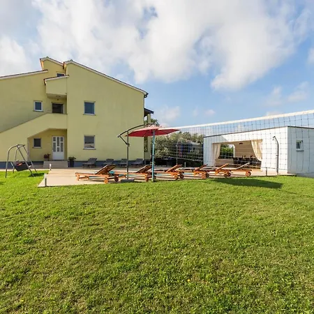 Beautiful Rampic With Private Pool Near The In *