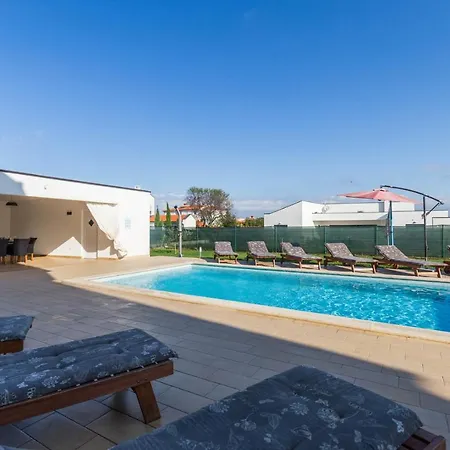 Beautiful Rampic With Private Pool Near The In Fažana