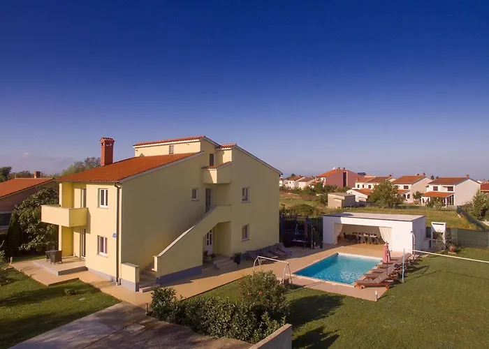 Beautiful Rampic With Private Pool Near The In * Fažana