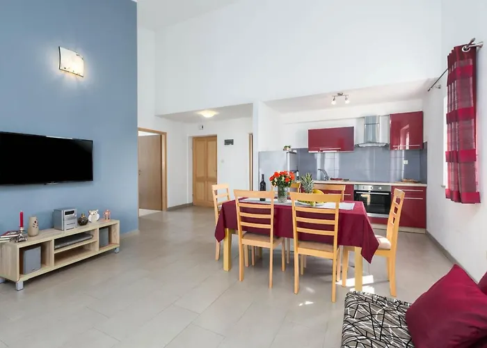 Beautiful Rampic With Private Pool Near The In *